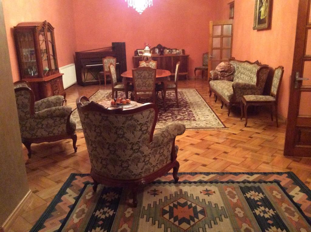 באטומי Gurami Guest House 1 מראה חיצוני תמונה