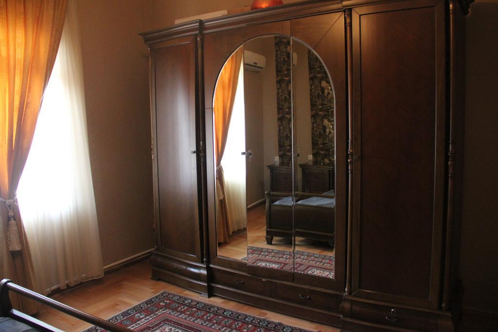 באטומי Gurami Guest House 1 מראה חיצוני תמונה