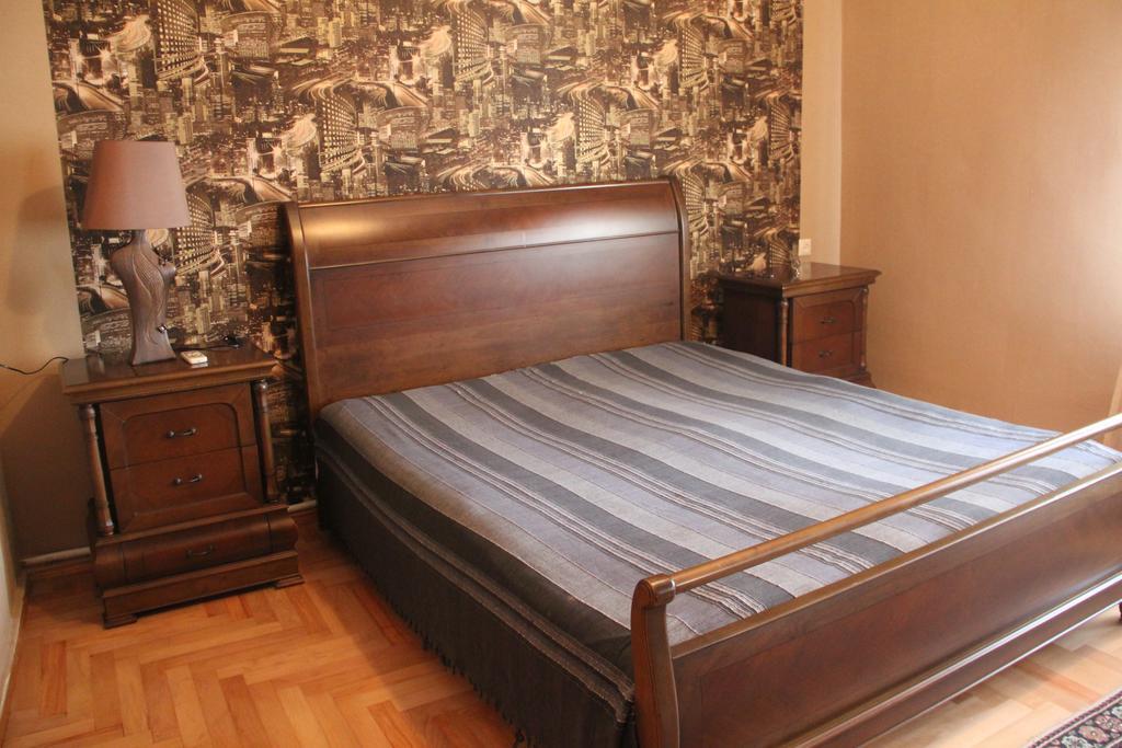 באטומי Gurami Guest House 1 מראה חיצוני תמונה