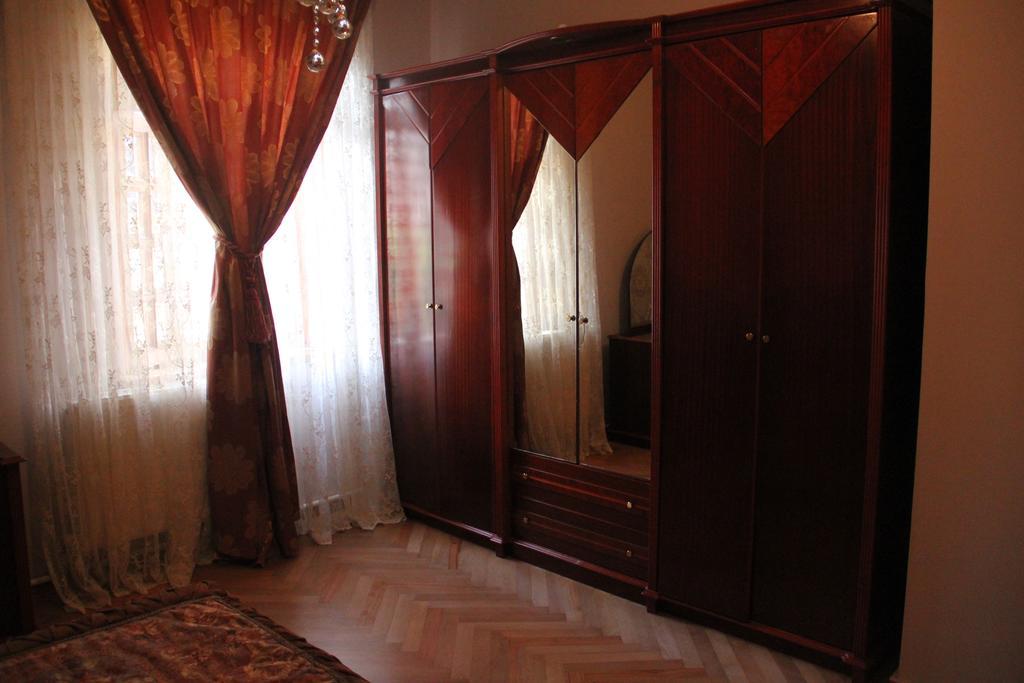 באטומי Gurami Guest House 1 מראה חיצוני תמונה