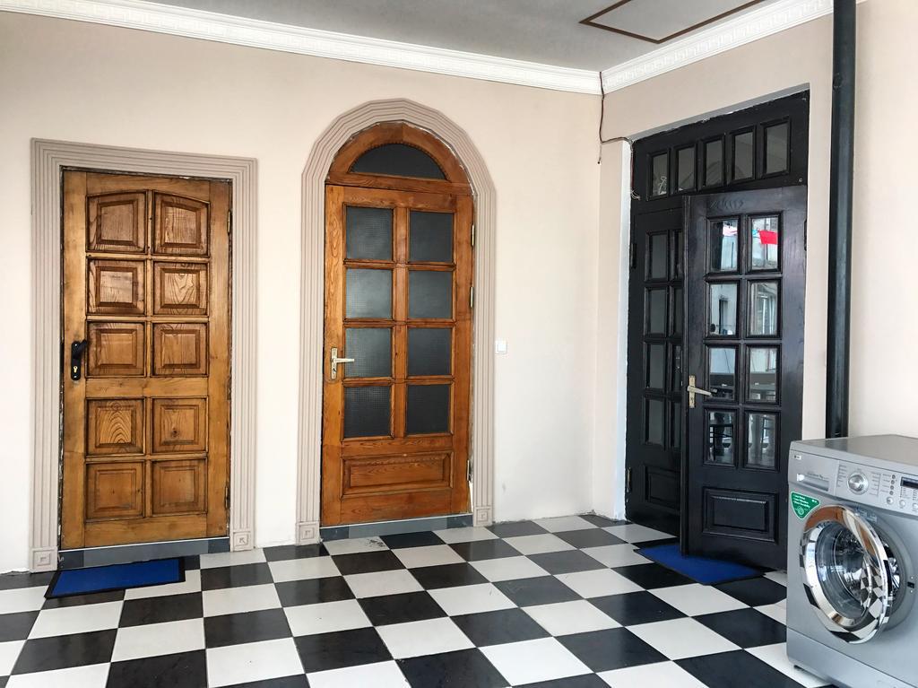 באטומי Gurami Guest House 1 מראה חיצוני תמונה
