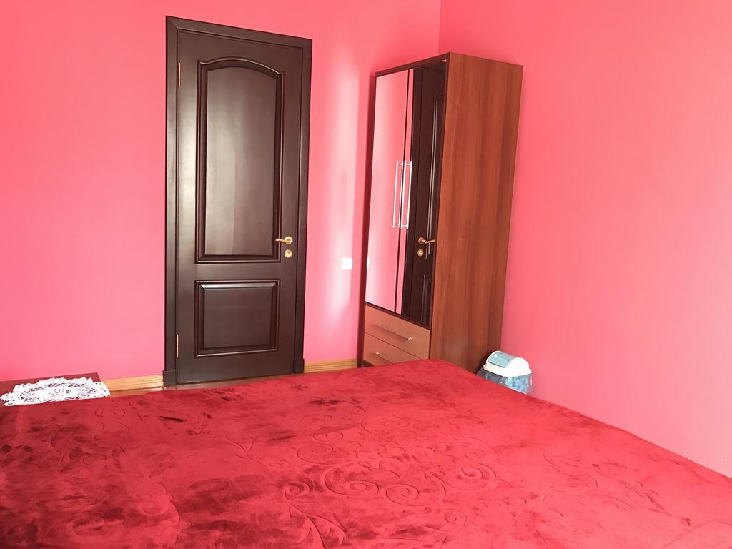 באטומי Gurami Guest House 1 מראה חיצוני תמונה