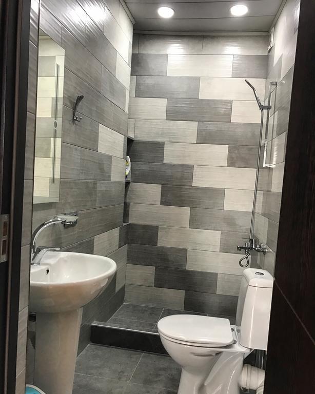 באטומי Gurami Guest House 1 מראה חיצוני תמונה