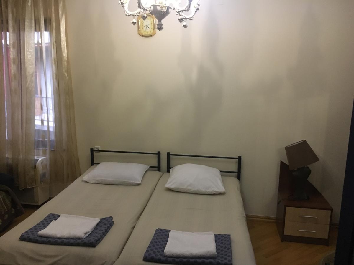 באטומי Gurami Guest House 1 מראה חיצוני תמונה