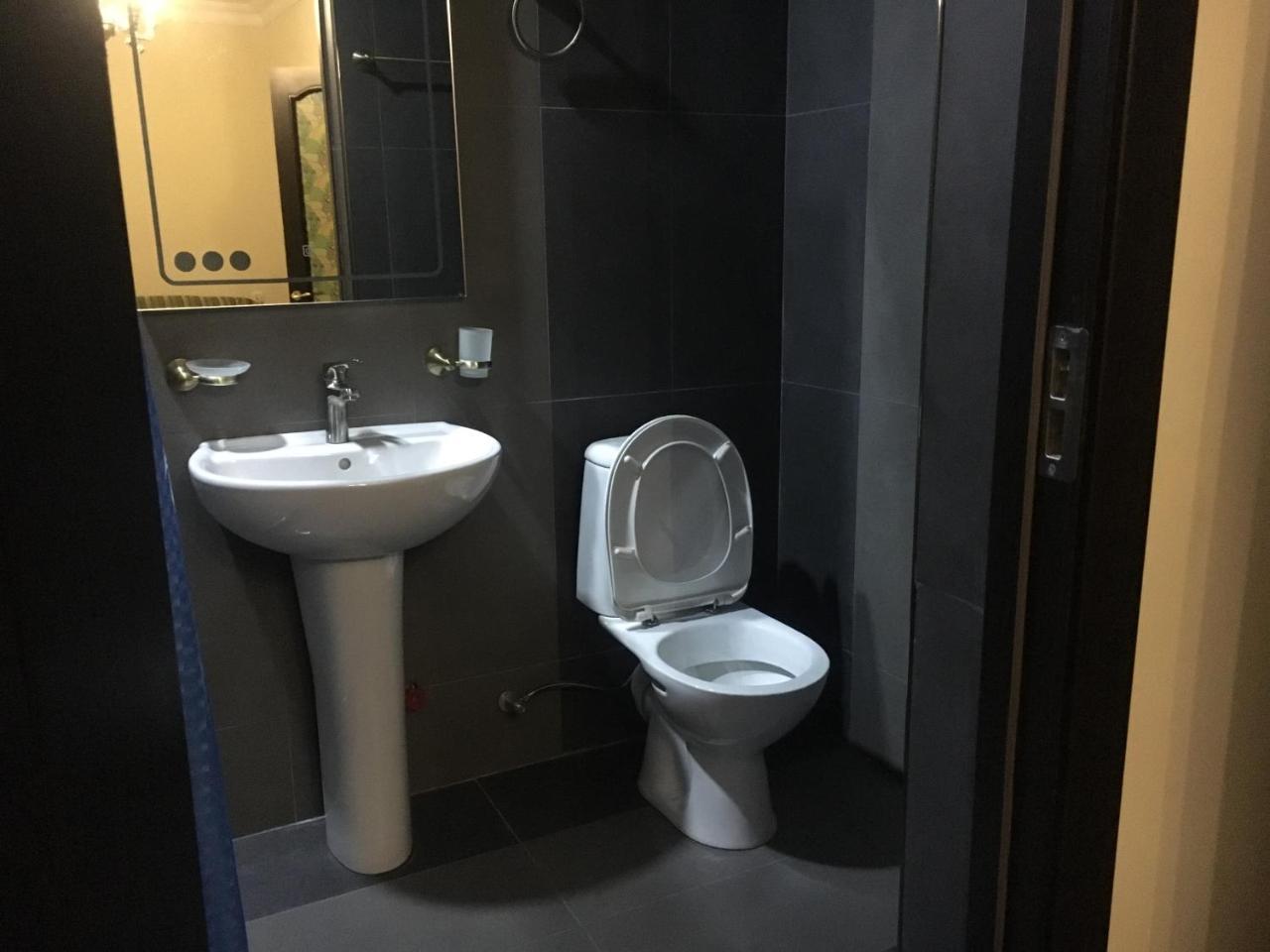 באטומי Gurami Guest House 1 מראה חיצוני תמונה