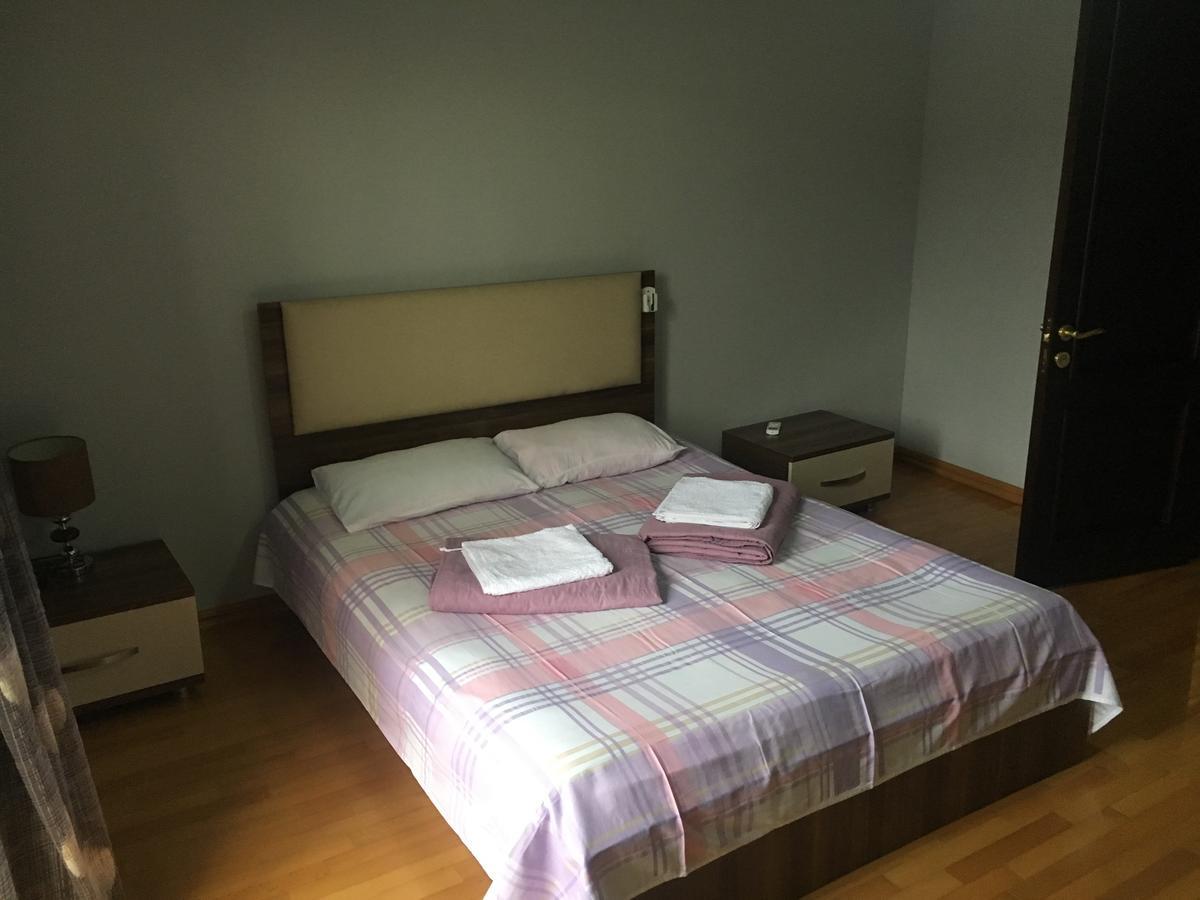 באטומי Gurami Guest House 1 מראה חיצוני תמונה